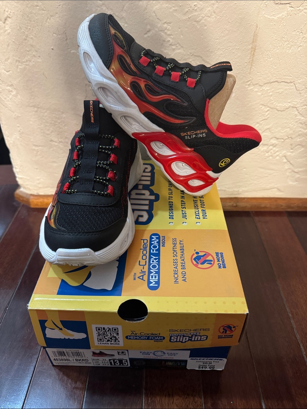 Skechers Kids Black and Red Flame-Detail Slip-Ins Sneakers kid size 13.5